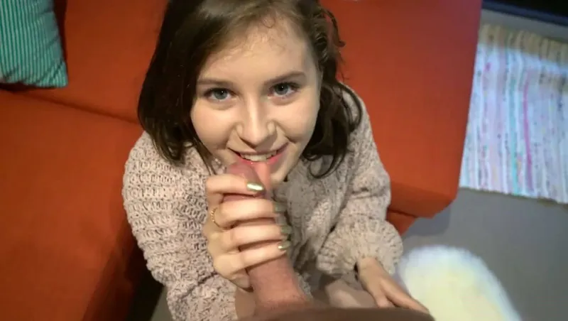 Xuất tinh ngập chiếc âm đạo hồng của nhân tình dễ thương