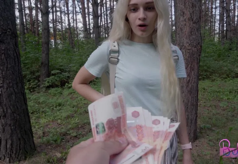 Dùng tiền gạ làm tình em người yêu hám tiền ngay trong rừng vắng vẻ